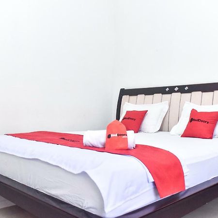 Reddoorz Near Sultan Hasanuddin Airport 2 Hotel Makassar Ngoại thất bức ảnh