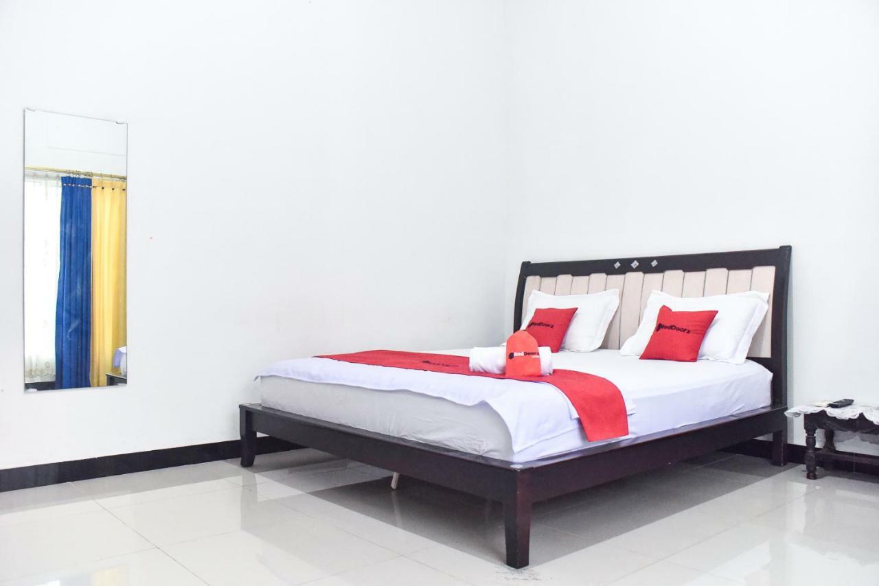 Reddoorz Near Sultan Hasanuddin Airport 2 Hotel Makassar Ngoại thất bức ảnh