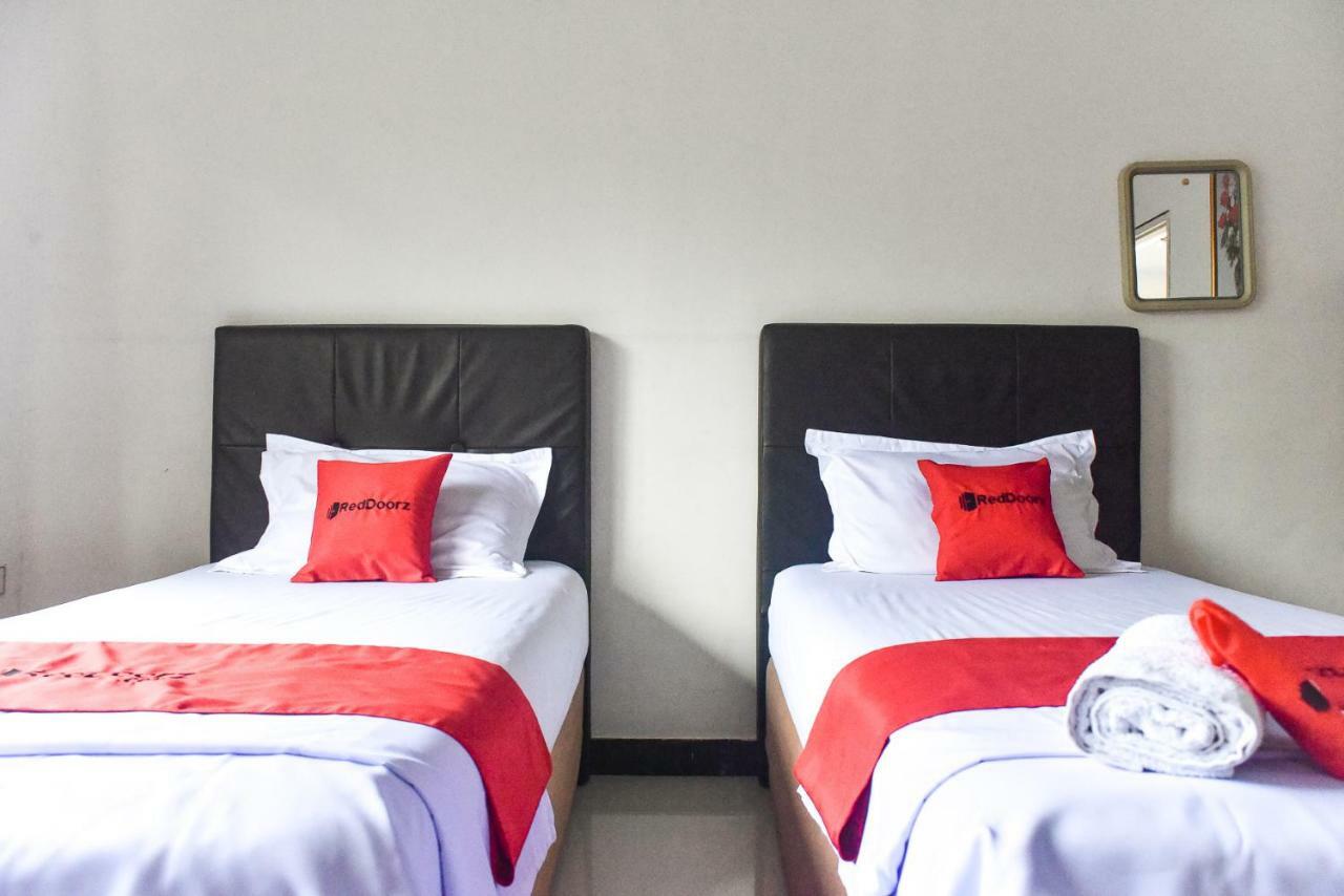 Reddoorz Near Sultan Hasanuddin Airport 2 Hotel Makassar Ngoại thất bức ảnh